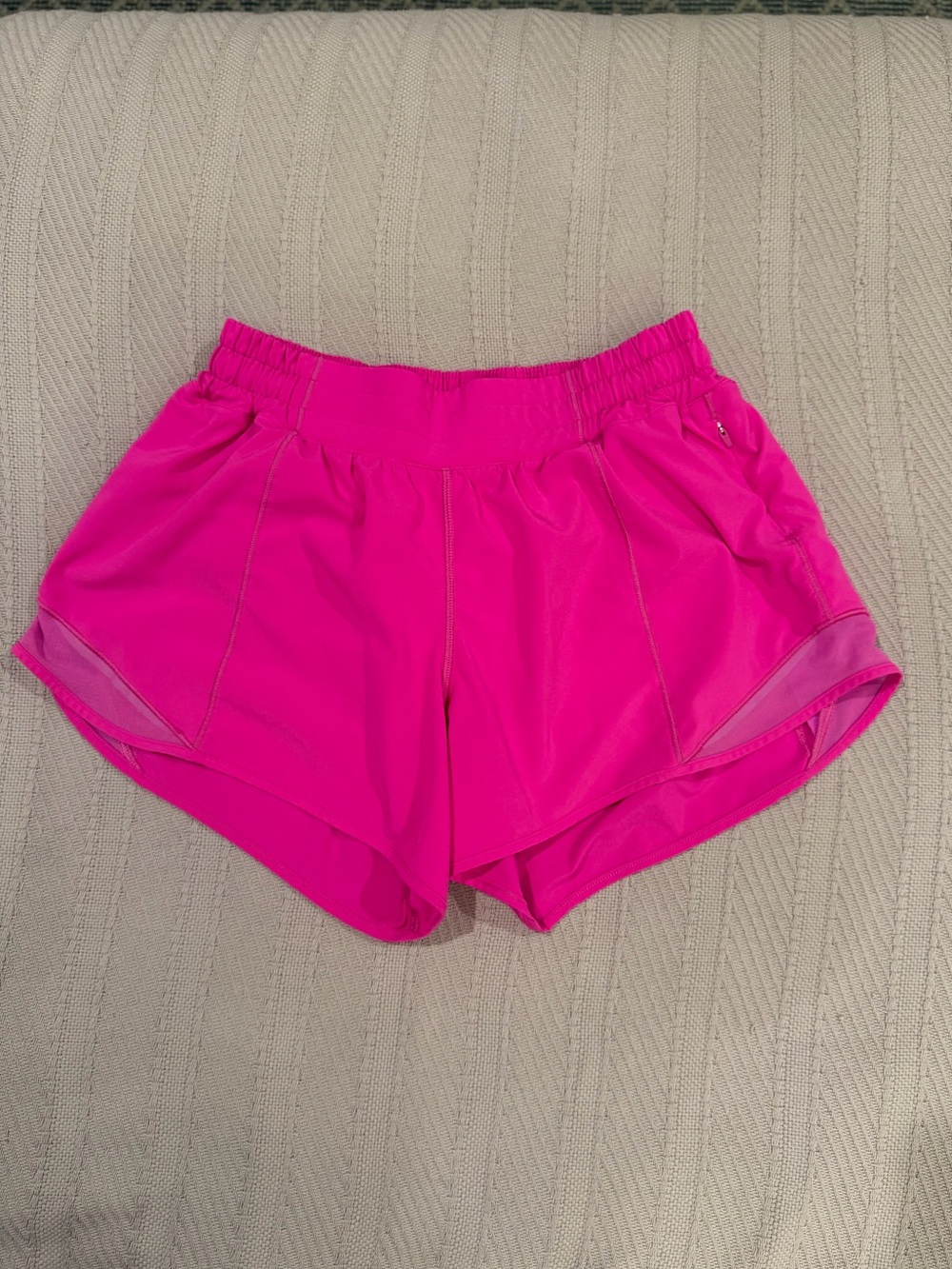 Lululemon Hotty Hot LR Lined Short 4" Sonic Pink Sz 6